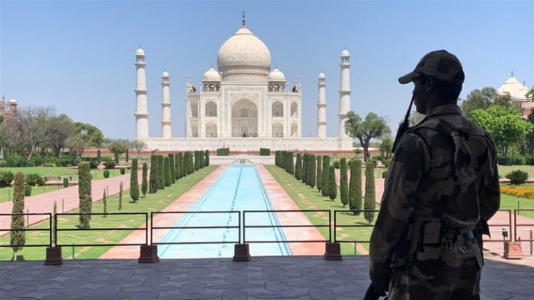 Alertă cu BOMBĂ la Taj Mahal