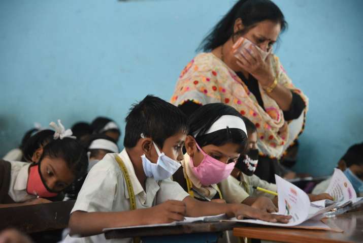 În ciuda exploziei de infecții cu coronavirus, India decide redeschiderea școlilor
