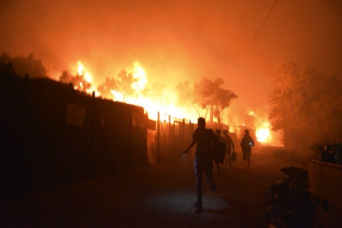 Incendiu puternic într-o tabără de refugiaţi din Grecia