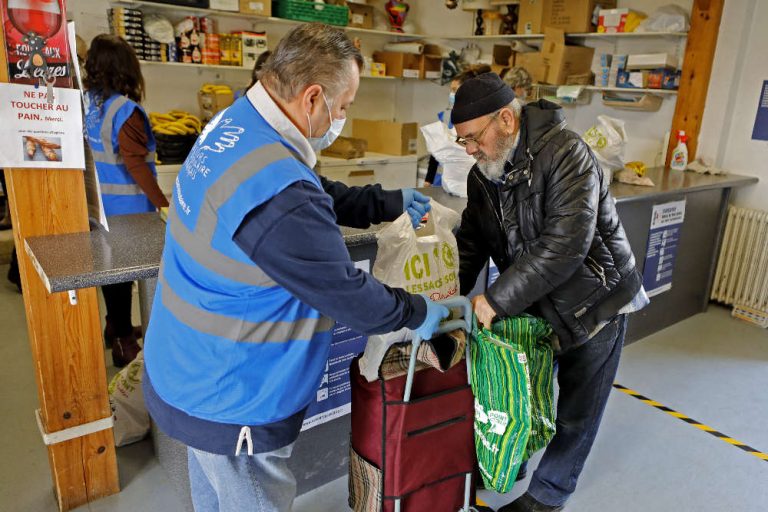 Majoritatea francezilor se opune creşterii vârstei de pensionare