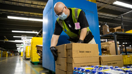 Amazon va reduce 9.000 de locuri de muncă