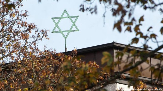 Un student evreu a fost atacat cu lopata în faţa unei sinagogi din Germania