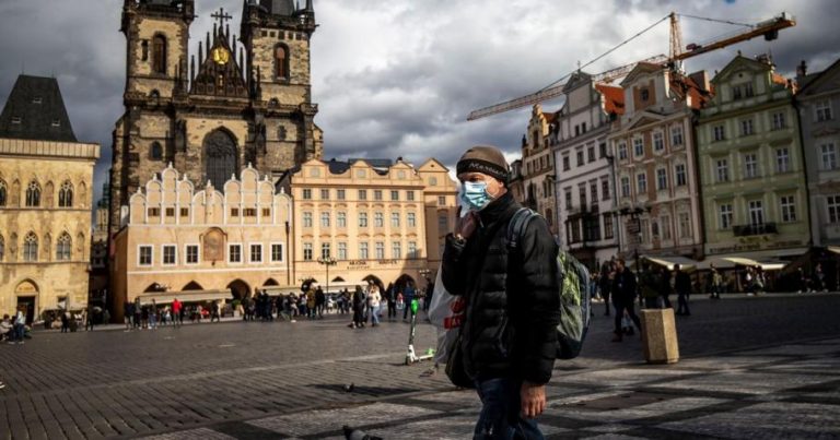 Cehia impune lockdown parţial după o creştere masivă a numărului de contaminări
