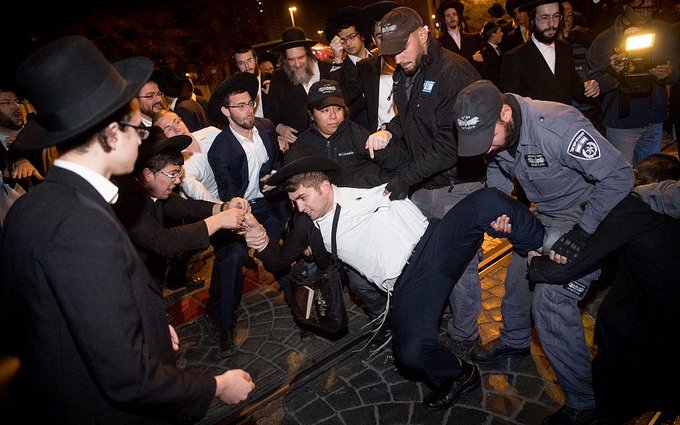 Evreii ultrareligioşi din Israel s-au luat la bătaie cu poliția