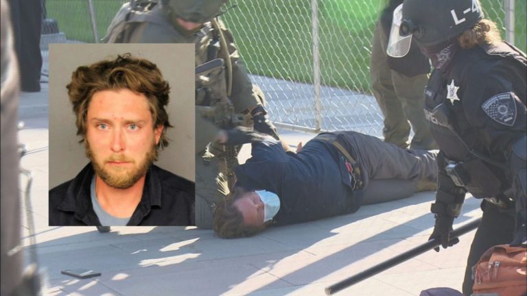 Un agent de securitate a fost arestat pentru împușcarea mortală a unui manifestant în Denver