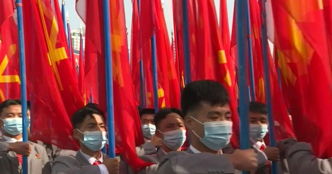 Mii de nord-coreeni s-au adunat în Piaţa Kim Ir Sen din Phenian