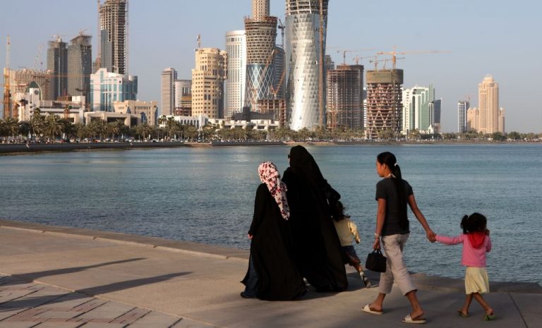 Menajerele din Qatar sunt deseori exploatate şi abuzate (Amnesty International)