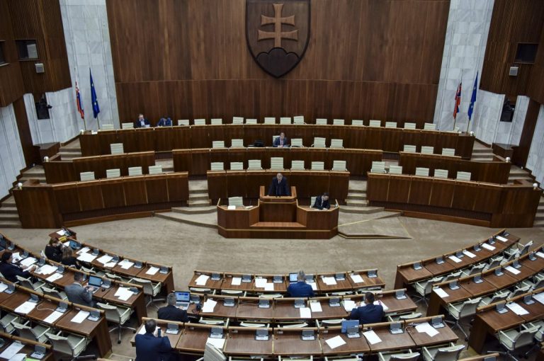 Parlamentul slovac respinge o propunere de înăsprire a legislaţiei avortului