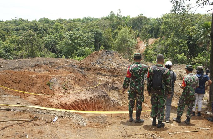 11 oameni au fost îngropaţi de vii într-o mină ilegală din Indonezia