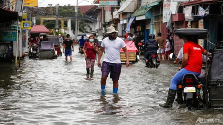 Cel puţin cinci morţi şi o persoană dată dispărută în urma inundaţiilor din centrul Vietnam