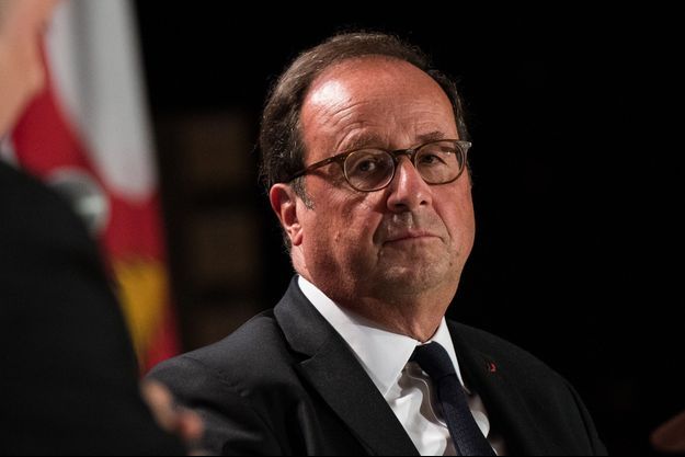 François Hollande cere retragerea, din ‘onoare’, a proiectului de lege cu privire la ‘securitatea globală’
