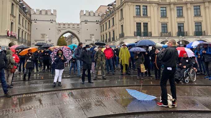 Sute de persoane au manifestat împotriva restricţiilor într-un oraş de la frontiera germano-poloneză