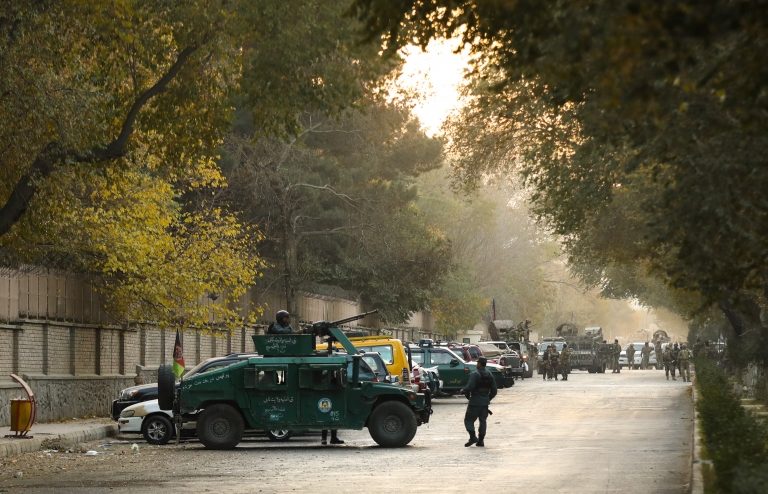 Un politician şi un ofiţer al serviciului de informaţii, ucişi într-un schimb de focuri în centrul Afganistanului