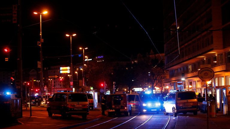 Poliţia austriacă a arestat doi suspecţi şi cere informaţii de la Skopje