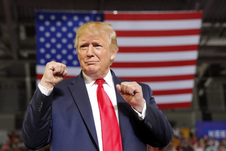 Donald Trump câştigă primarele republicane din Iowa