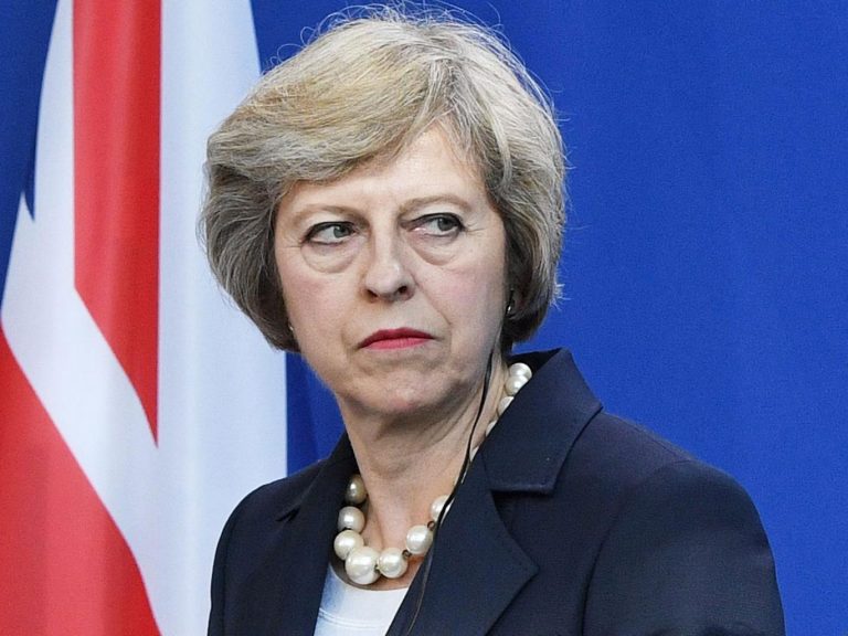 Trei parlamentari britanici au demisionat din partidul lui May