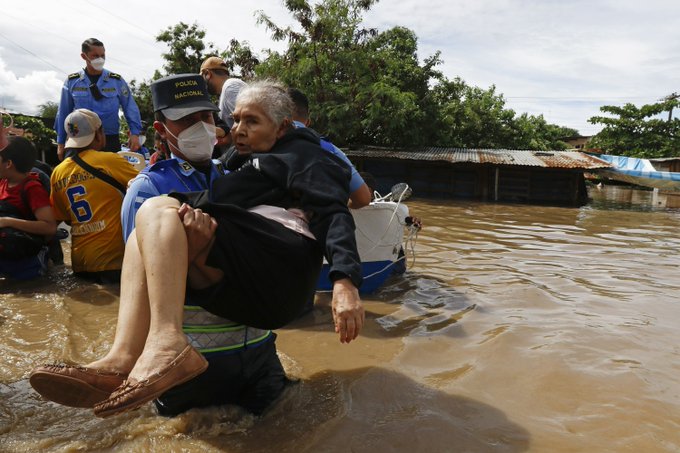 Furtuna Eta DEVASTEAZĂ America Centrală (VIDEO)! Peste 70 de oameni au murit