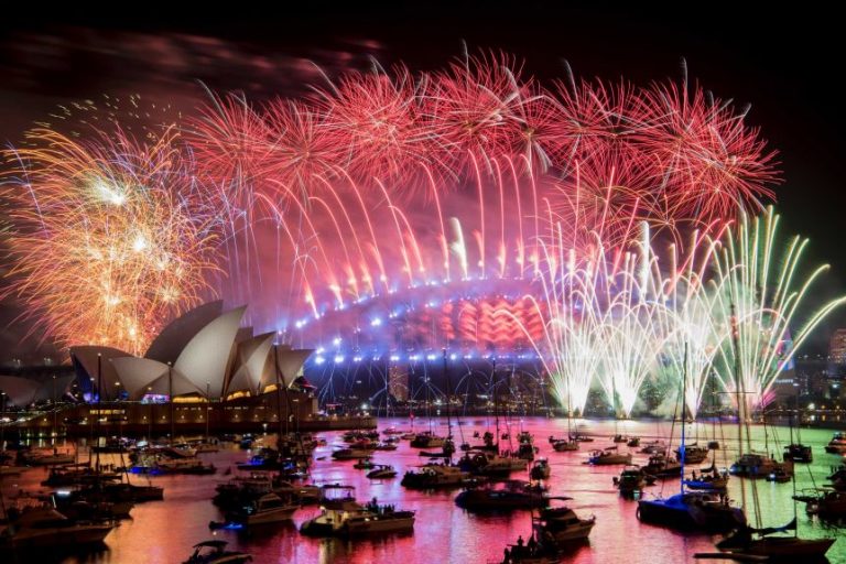 Sydney dă startul petrecerilor de Anul Nou cu tradiţionalul foc de artificii spectaculos