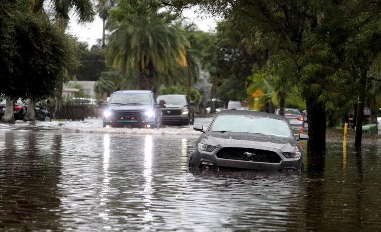 Furtuna Eta ameninţă vestul Floridei – VIDEO
