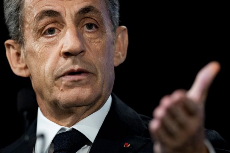 Sarkozy denunţă ‘infamii’ la reluarea procesului în care este judecat pentru corupţie