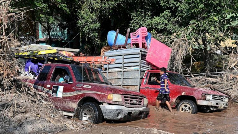 Uraganul Iota loveşte cu putere America Centrală