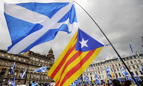 Mai mulţi parlamentari scoţieni cer recunoaşterea internaţională a independenţei catalane