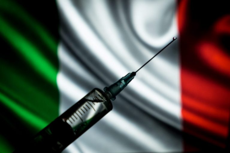 Italienii se vaccinează în biserici şi muzee