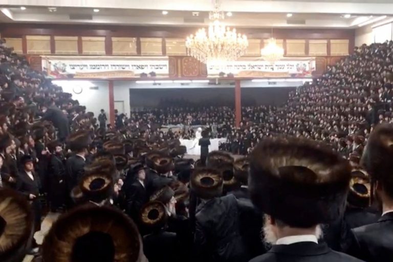 O sinagogă din New York a fost amendată după o nuntă cu mii de participanți