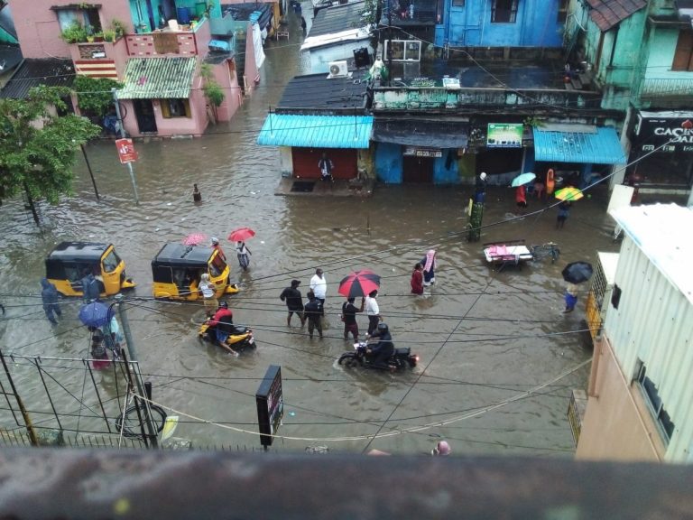 Ciclonul Nivar lovește cu putere India – VIDEO