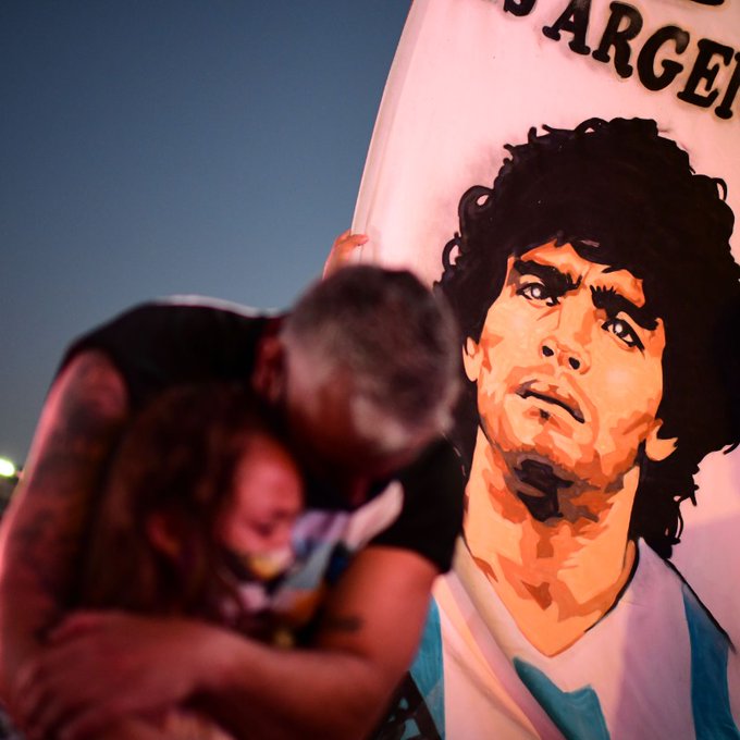 Diego Maradona A MURIT! Incidente la priveghiul celui mai bun fotbalist al lumii – VIDEO