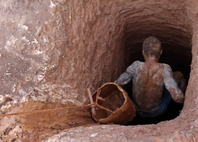 O mină de diamante S-A PRĂBUŞIT în RD Congo! Cel puţin 40 de oameni au murit!