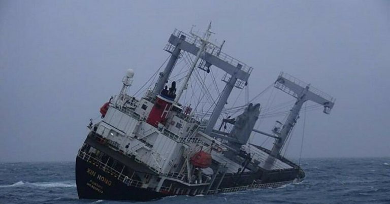 Doi chinezi au murit pe un vas scufundat în apele vietnemeze