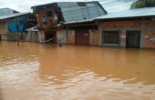 Cinci oameni au murit în inundaţiile din Peru