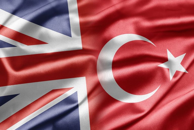 UK şi Turcia semnează un acord de liber schimb