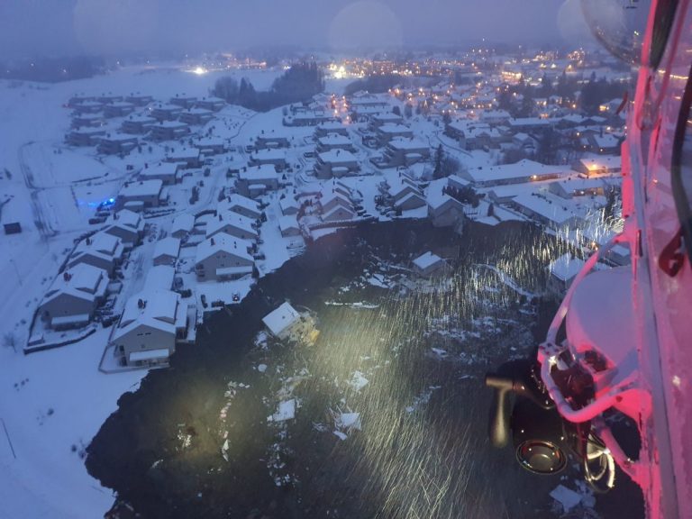 Zece persoane dispărute în urma alunecării de teren din Norvegia
