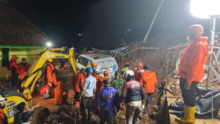 Bilanţul deceselor în urma unor alunecări de teren din Indonezia a urcat la 21