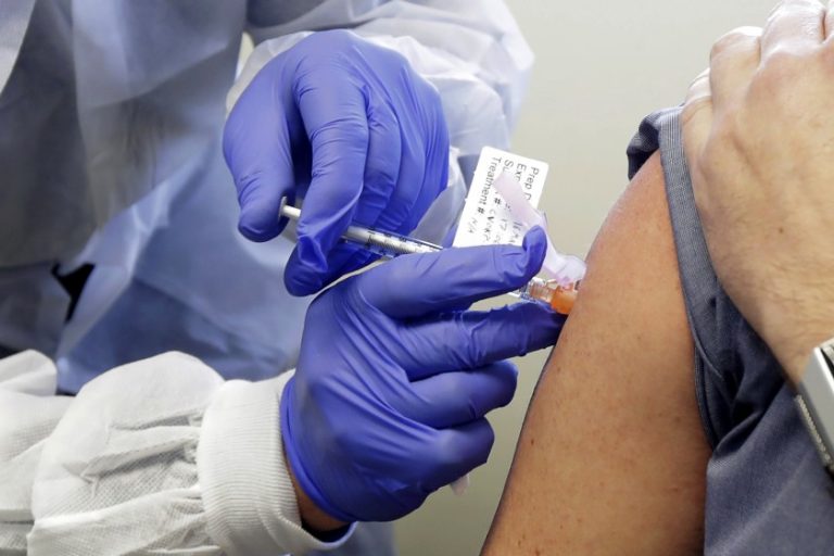 140 de pacienţi, ‘vaccinaţi’ dintr-o eroare cu ser fiziologic într-un centru de vaccinare din nord-estul Franţei