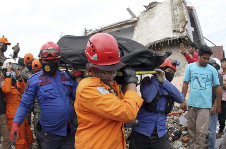 CREŞTE bilanţul deceselor în urma seismului din Indonezia