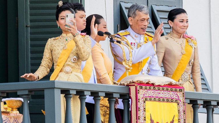 Ani grei de închisoare pentru o thailandeză care a insultat familia regală pe internet