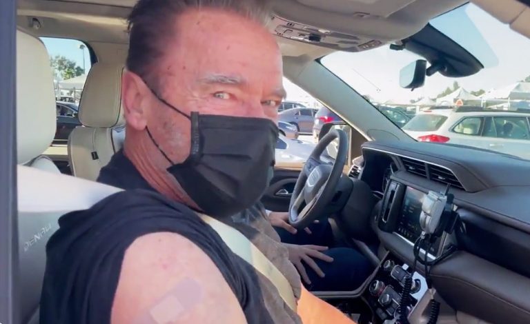 Arnold Schwarzenegger, implicat într-un accident rutier în Los Angeles