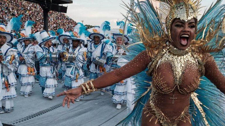 Carnavalul de la Rio de Janeiro revine cu o ediţie efervescentă şi fără restricţii anti-COVID-19