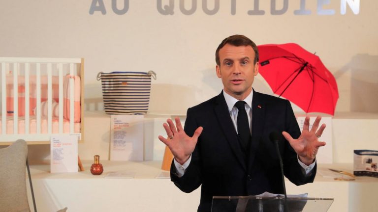 Macron le urează francezilor Crăciun fericit: ‘Să avem grijă unii de alţii!’
