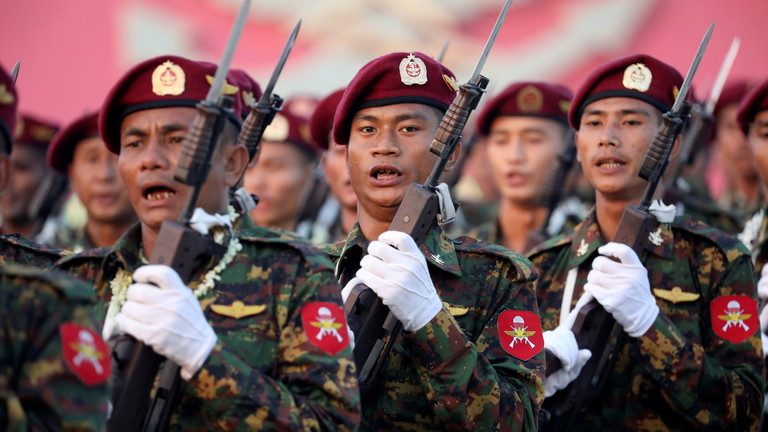 Armata din Myanmar a rămas fără conturile de Facebook şi Instagram