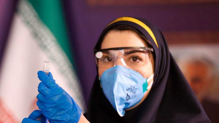 Iranul începe vaccinarea anti-COVID