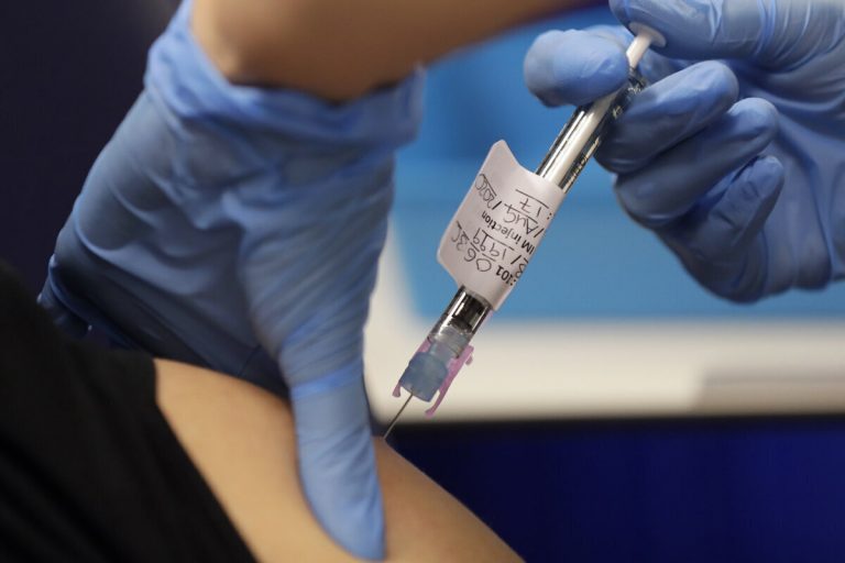 Vaccinurile reduc MASIV riscul de spitalizare cu covid