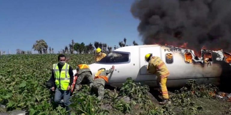 TRAGEDIE aviatică în Mexic (VIDEO)! Cel puțin șase oameni au murit!