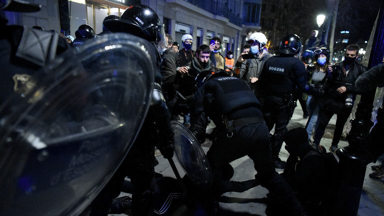 A șasea noapte de proteste violente în Spania (VIDEO)