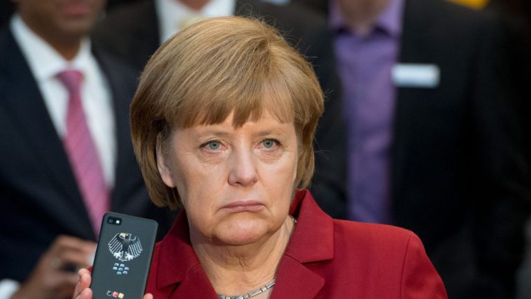 NSA a spionat-o pe Merkel şi pe alţi aliaţi europeni