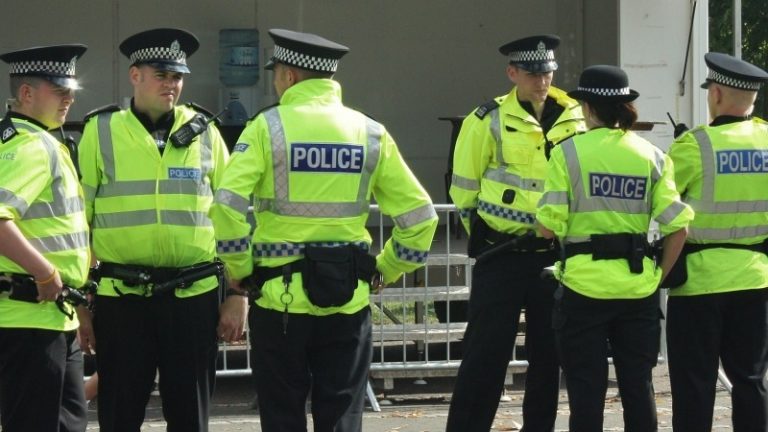 Poliţia examinează trei colete suspecte, găsite în sediul parlamentului scoţian
