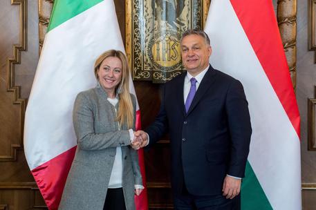 Le Point: Giorgia Meloni şi Viktor Orban nu fac alianţă, între altele din cauza AUR